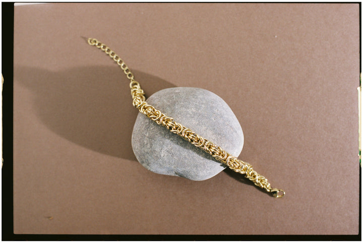 Niche Jewellery Shyla Cinque Gold Chunky Chain Bracelet detail