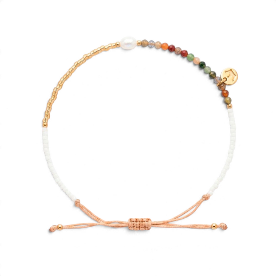 Niche Jewellery Jersey Pearl Noma bracelet featuring India agate stones, a freshwater pearl, and gold-tone beads.