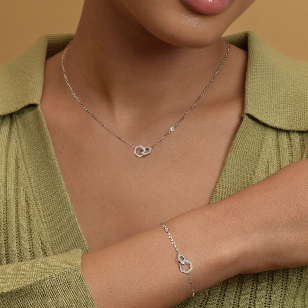 Olivia Burton Classic Hex Interlink Silver Tone Bracelet & Necklace Gift Set. Item code 24170001