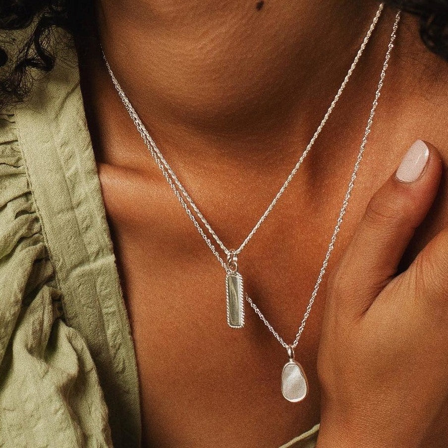 Daisy Isla Mother Of Pearl Necklace - Silver SN05_SLV