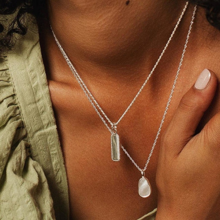 Daisy Isla Mother Of Pearl Necklace - Silver SN05_SLV