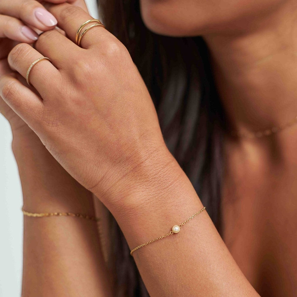 D.Louise Dainty Pearl Bridesmaids Bracelet detail view