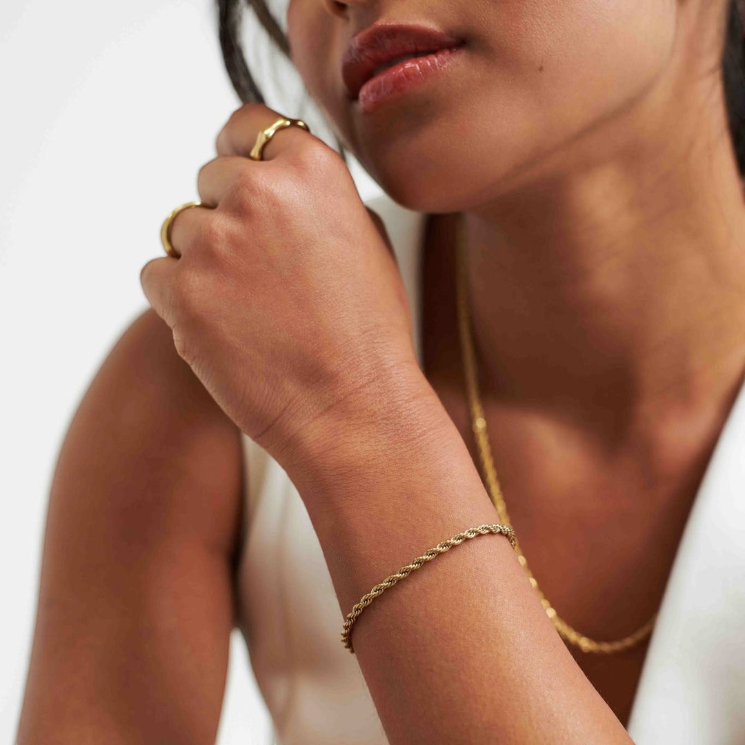 D.Louise Rope Gold Bracelet detail view