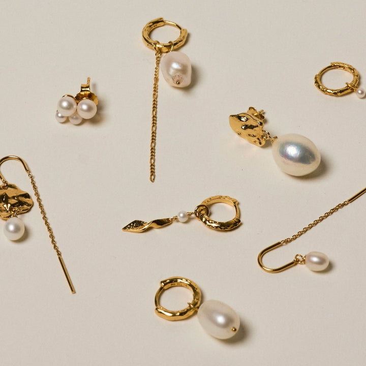 Enamel Copenhagen Significant Pearl Gold Hoop Earrings. Item code E324GM.