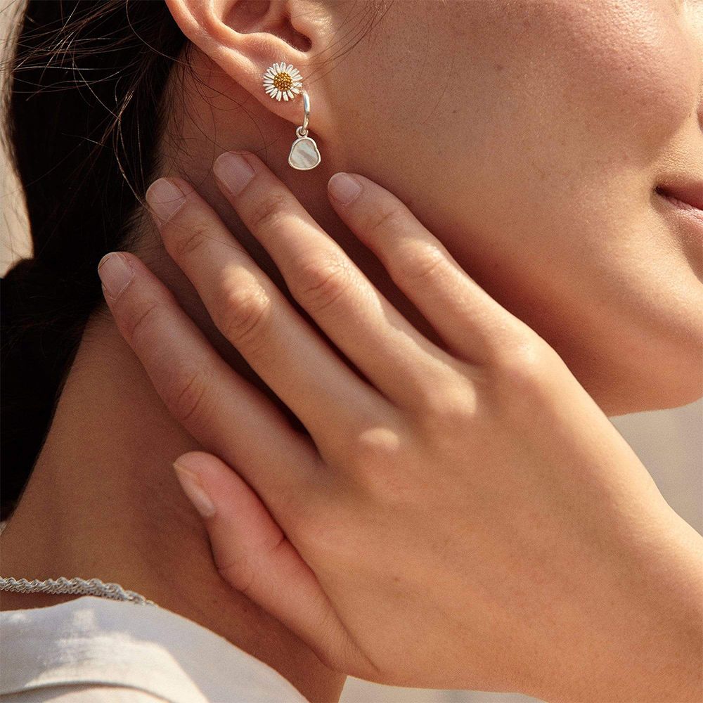 Daisy Isla Mother Of Pearl Drop Earrings - Silver SE04_SLV