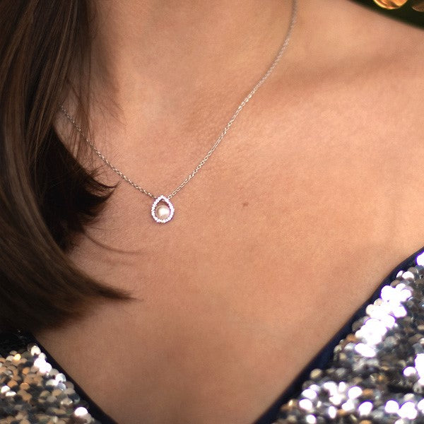Niche Jewellery Jersey Pearl Amberley Cradle Pendant Necklace detail