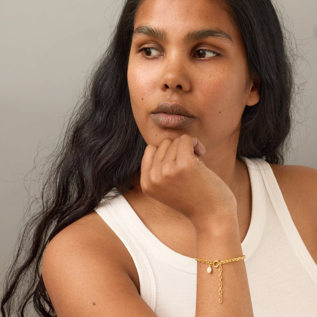 Niche Jewellery Enamel Copenhagen Significant Pearl Gold Bracelet detail
