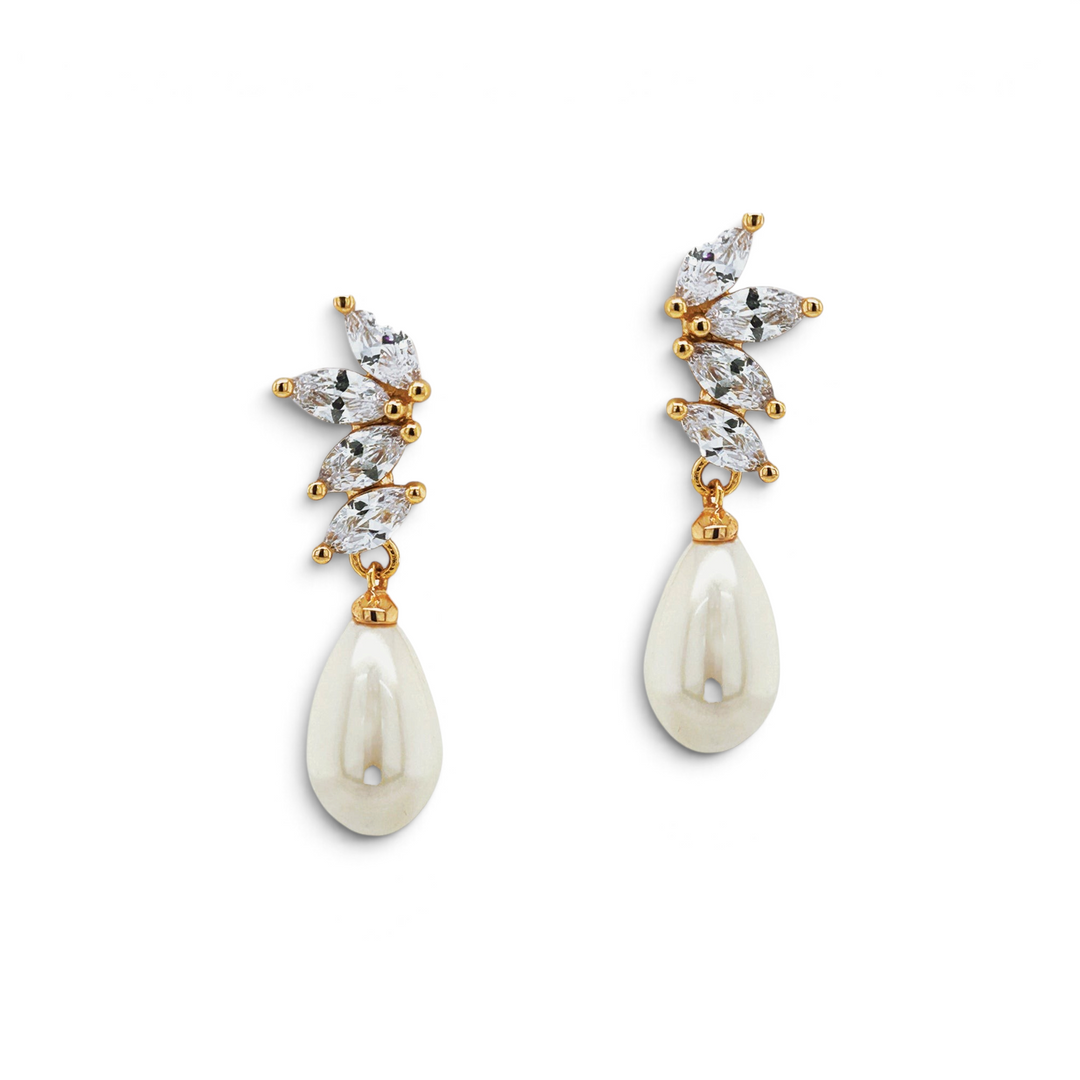 Niche Jewellery Ivory & Co Ashbourne Cluster Pearl Drop Gold Earrings detail
