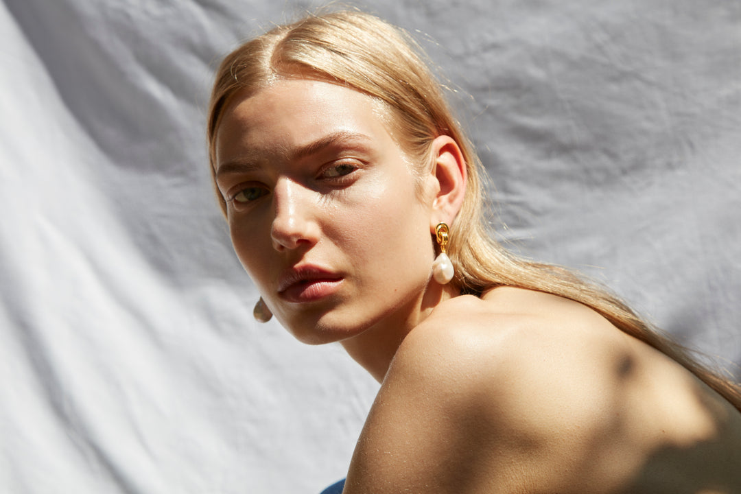 Niche Jewellery Shyla Chunky Knot Baroque Pearl Gold Earrings detail