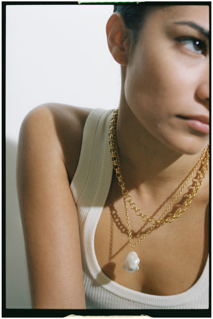 Niche Jewellery Shyla London Claye Baroque Pearl Gold Necklace detail
