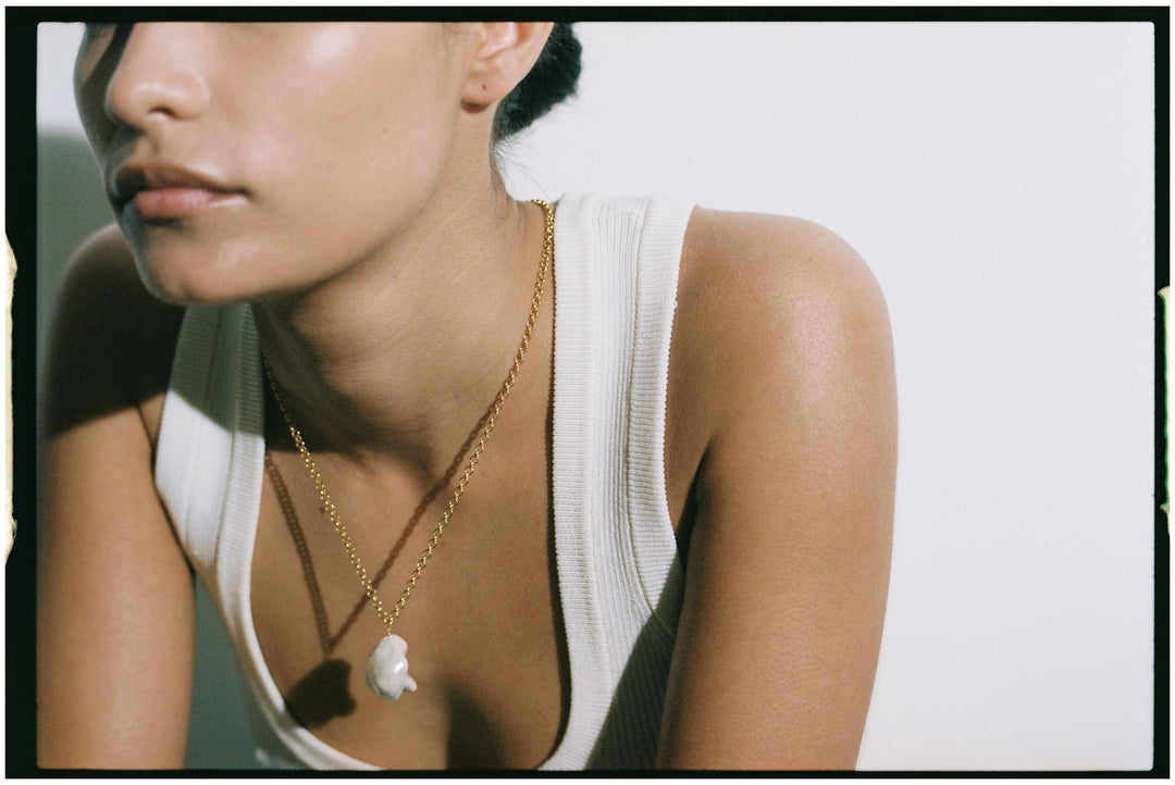 Niche Jewellery Shyla London Claye Baroque Pearl Gold Necklace detail