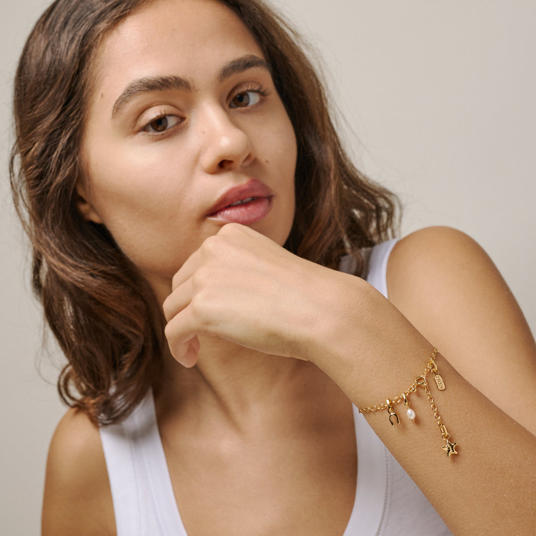 Niche Jewellery Enamel Copenhagen Simple Gold Charm Bracelet detail