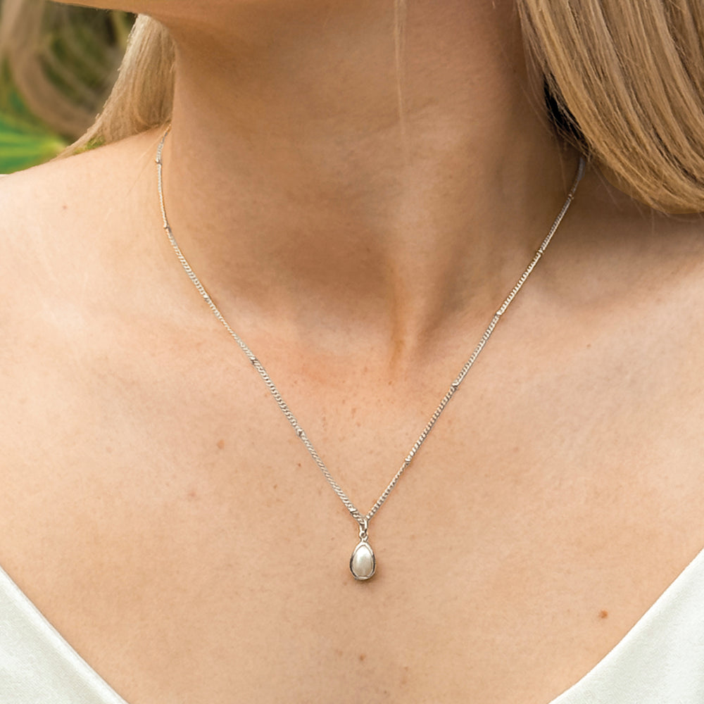 Niche Jewellery Ivory & Co Corsica Rhodium Pearl Pendant detail