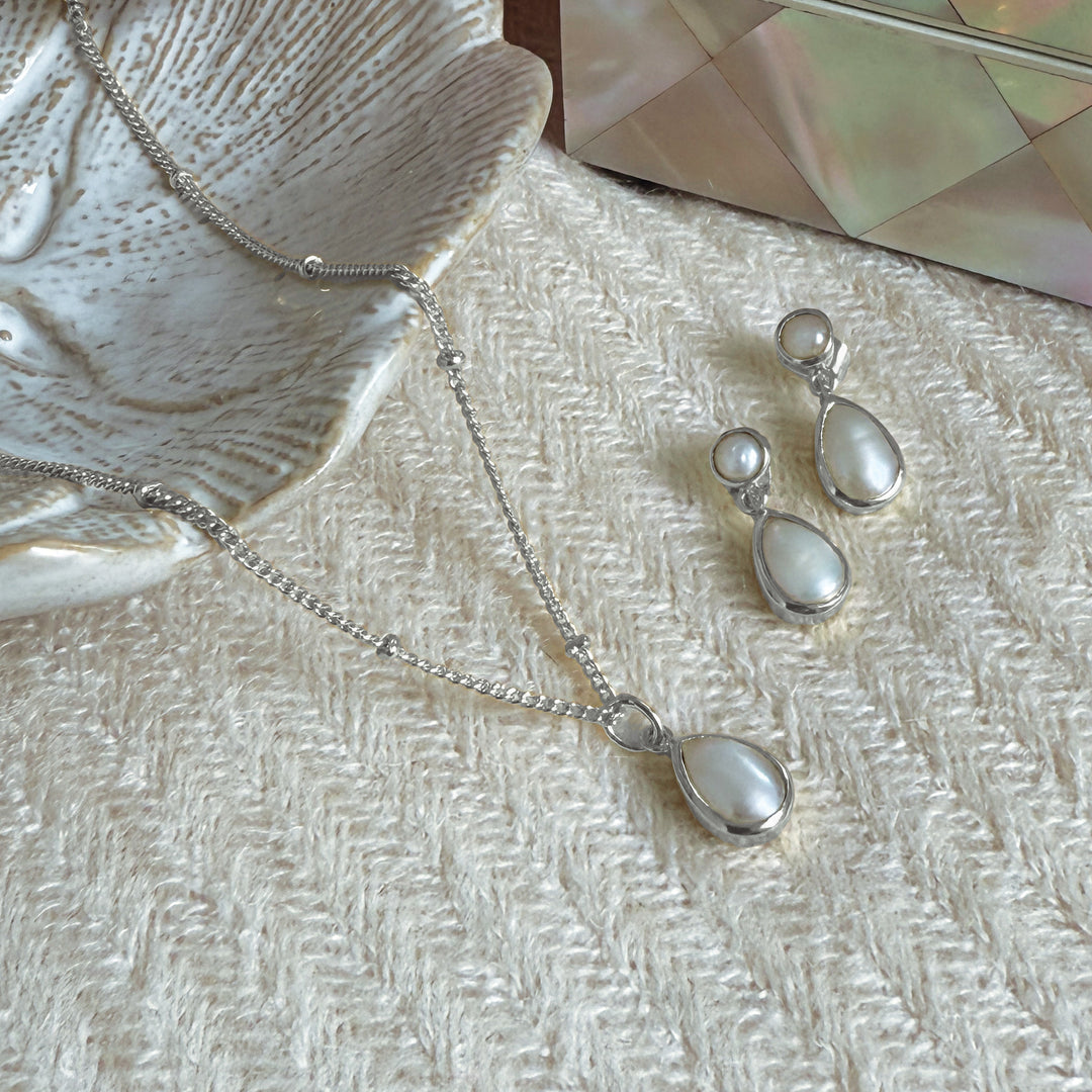 Niche Jewellery Ivory & Co Corsica Rhodium Pearl Pendant detail