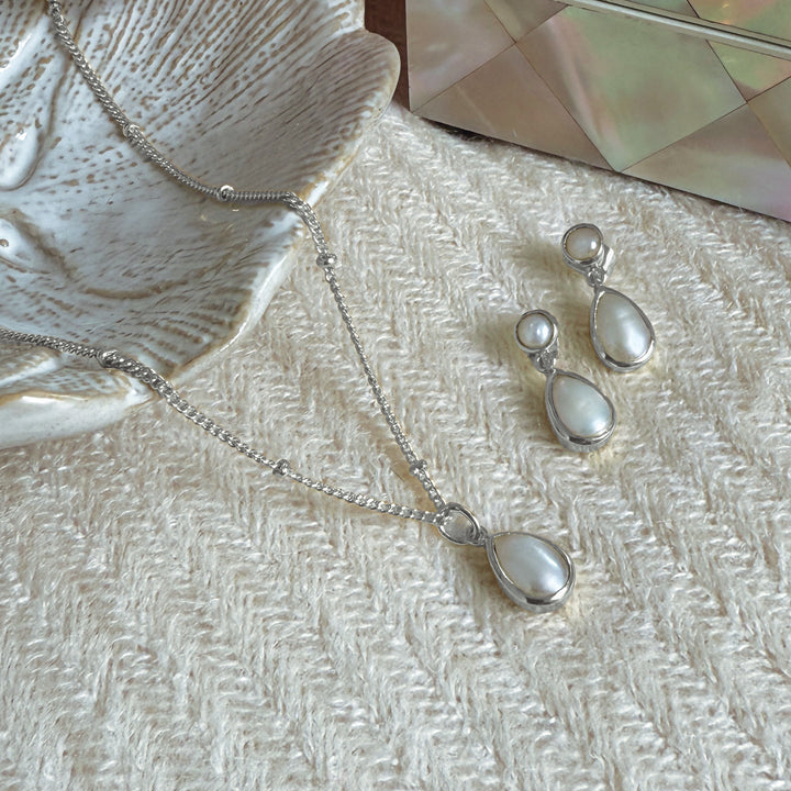Niche Jewellery Ivory & Co Corsica Rhodium Pearl Pendant detail