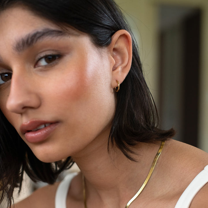 D.Louise Essential Earrings Extra Small close up