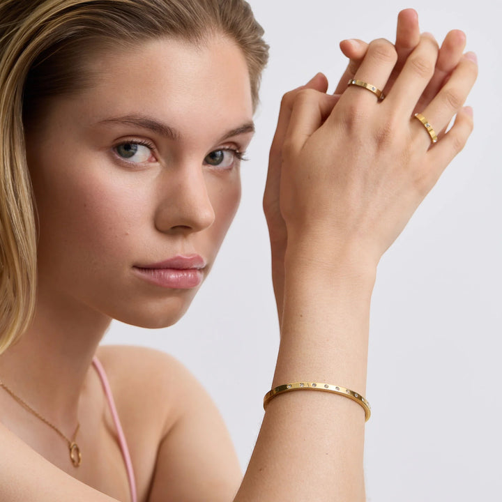 D.Louise Eternity Gold Slim Bangle