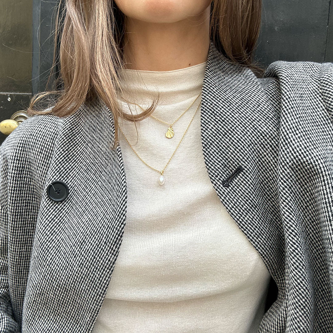 Niche Jewellery Enamel Copenhagen Significant Pearl Gold Necklace detail