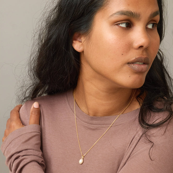 Niche Jewellery Enamel Copenhagen Significant Pearl Gold Necklace detail