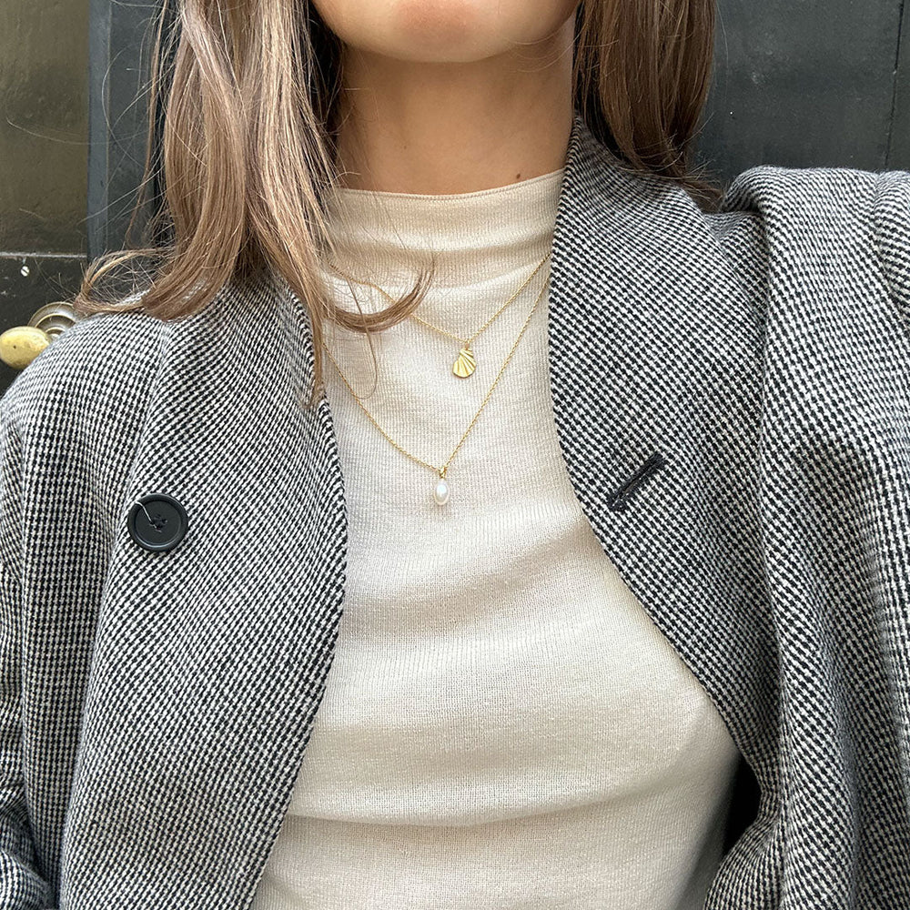 Niche Jewellery Enamel Copenhagen Wave Gold Necklace detail