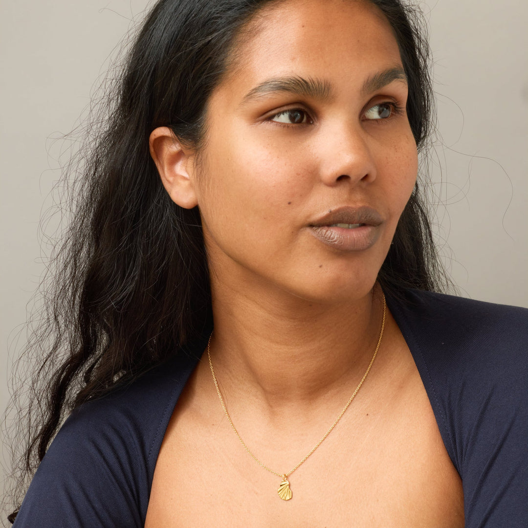 Niche Jewellery Enamel Copenhagen Wave Gold Necklace detail