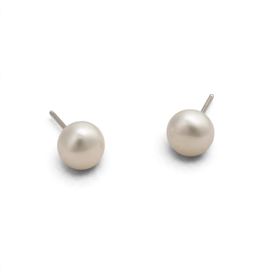 Niche Jewellery Jersey Pearl Signature Pearl Stud Earrings 7mm detail