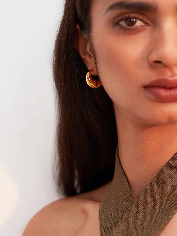 Niche Jewellery Shyla Munia Chunky Huggie Hoop Gold Earrings detail