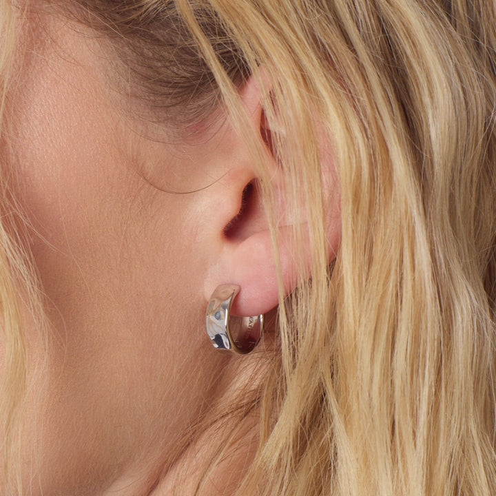 Niche Jewellery Kit Heath Mirage Reflect wide hinged hoop earrings in Sterling Silver with a dappled texture.