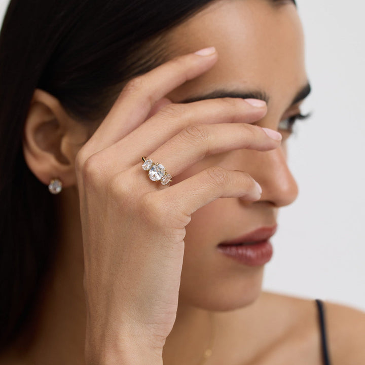 Niche Jewellery D.Louise Oval Trilogy Diamond-Inspired Ring 2ct detail