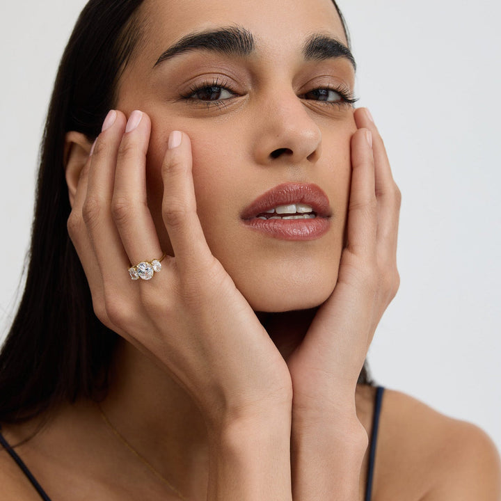 Niche Jewellery D.Louise Oval Trilogy Diamond-Inspired Ring 2ct detail