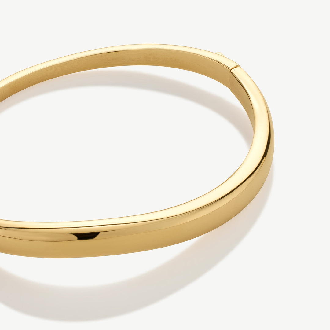 D.Louise Classic Wave Gold Bangle detail view