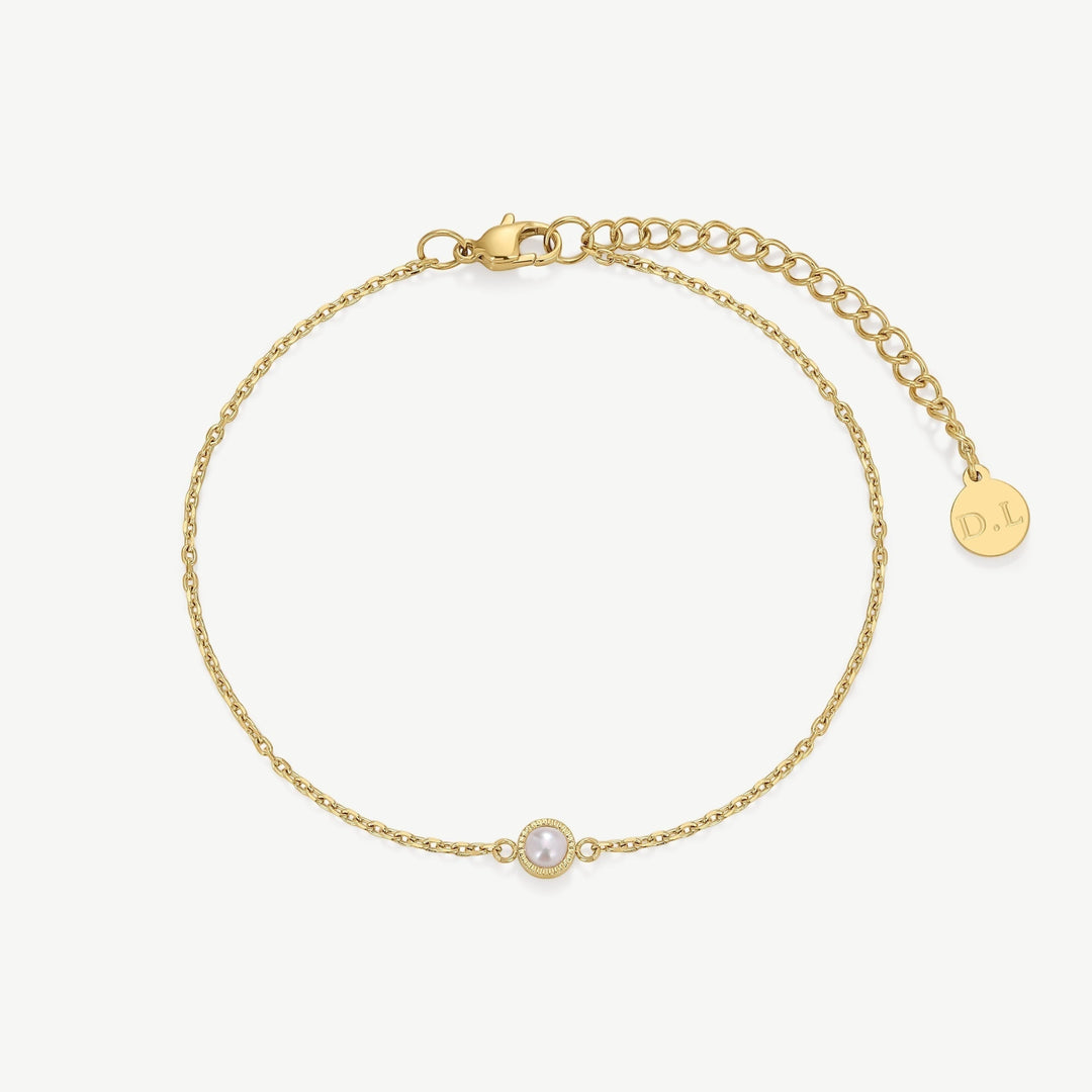 D.Louise Dainty Pearl Bridesmaids Bracelet close up