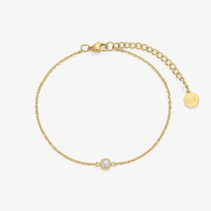 D.Louise Dainty Pearl Bridesmaids Bracelet close up