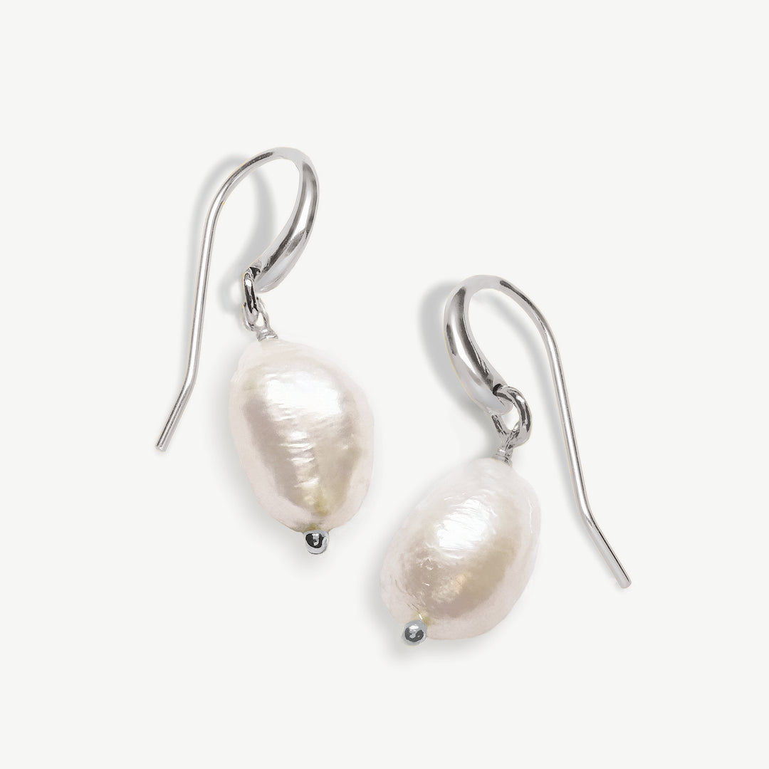 Niche Jewellery Ivory & Co Saint Lucia Rhodium Pearl Earrings detail