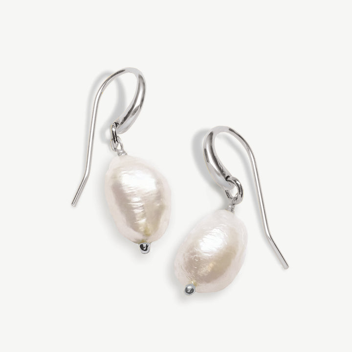 Niche Jewellery Ivory & Co Saint Lucia Rhodium Pearl Earrings detail