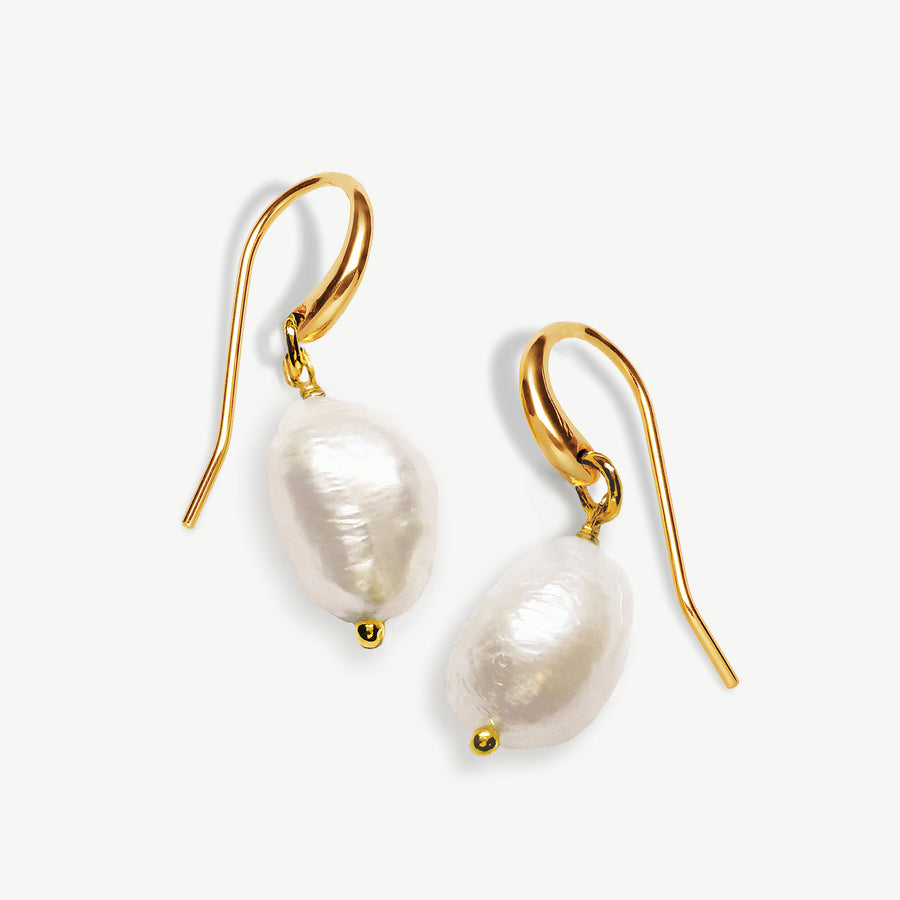 Niche Jewellery Ivory & Co Saint Lucia Gold Pearl Earrings detail