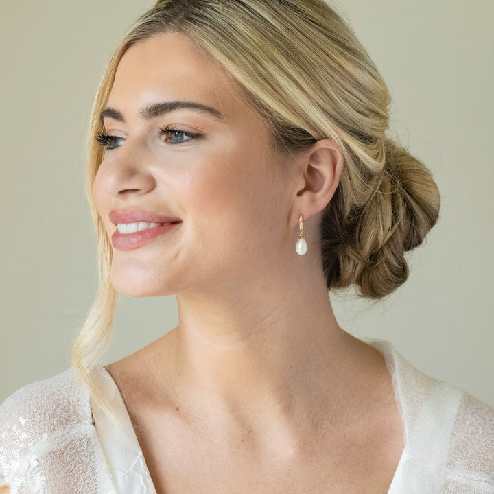 Niche Jewellery Ivory & Co Salford Gold Pave Crystal Pearl Drop detail