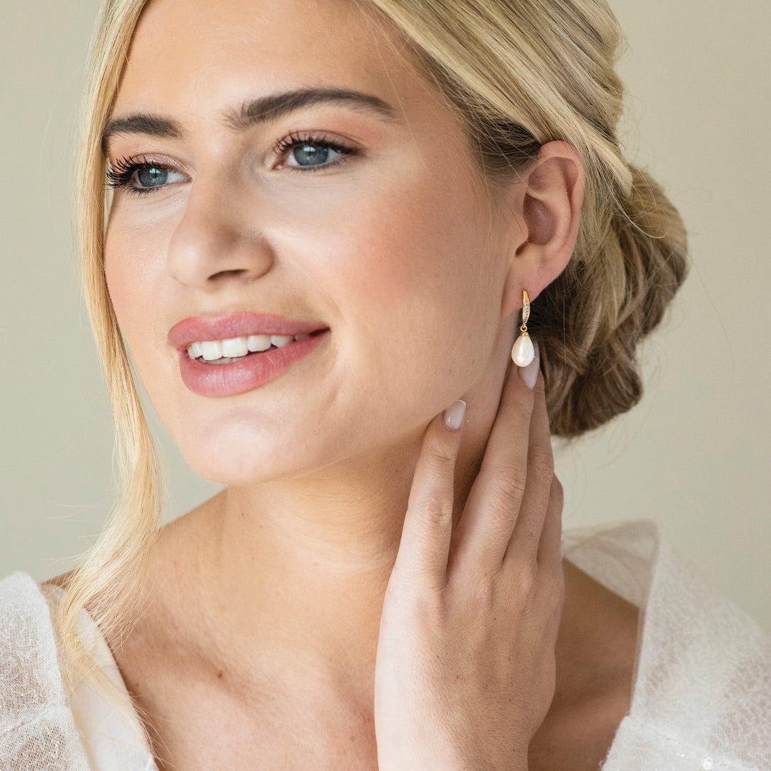 Niche Jewellery Ivory & Co Salford Gold Pave Crystal Pearl Drop detail