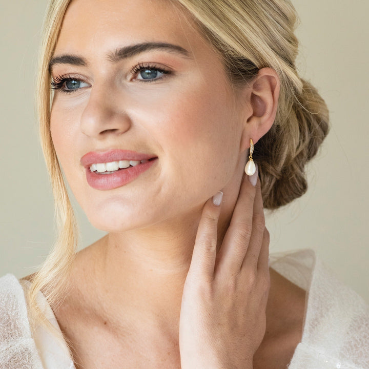 Niche Jewellery Ivory & Co Salford Gold Pave Crystal Pearl Drop detail