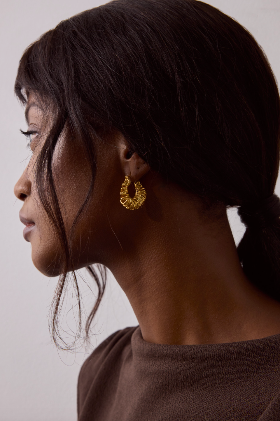 Niche Jewellery Shyla Biarritz Squiggle Gold Hoop Earrings detail