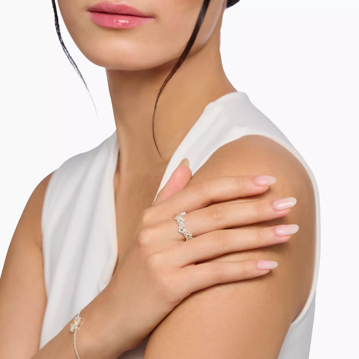 Niche Jewellery Thomas Sabo Lovely Daisy Silver Flower Ring with Stones worn on model