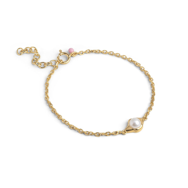 Enamel Copenhagen Darla Pearl Gold Bracelet. Item code B131GM.