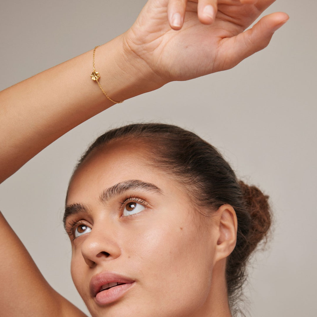 Enamel Copenhagen Organic Clover Gold Bracelet. Item code B89GM.
