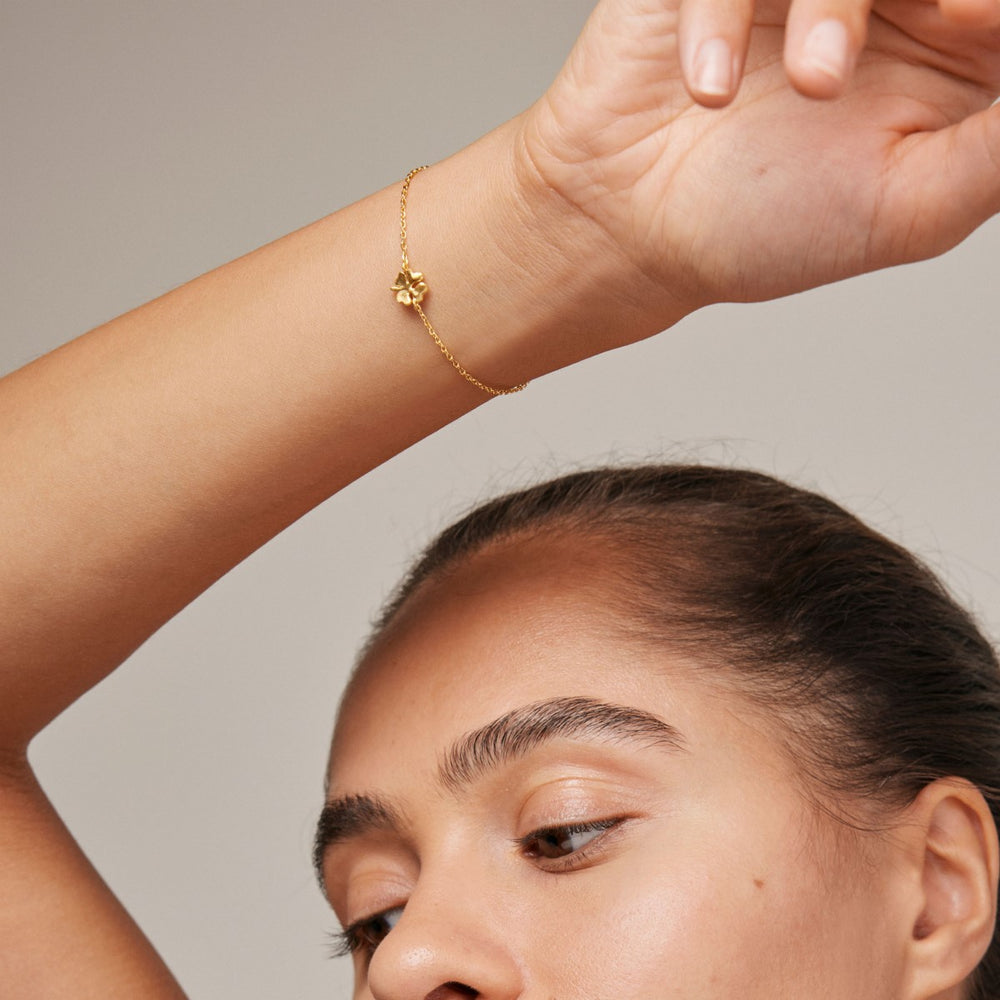 Enamel Copenhagen Organic Clover Gold Bracelet. Item code B89GM.