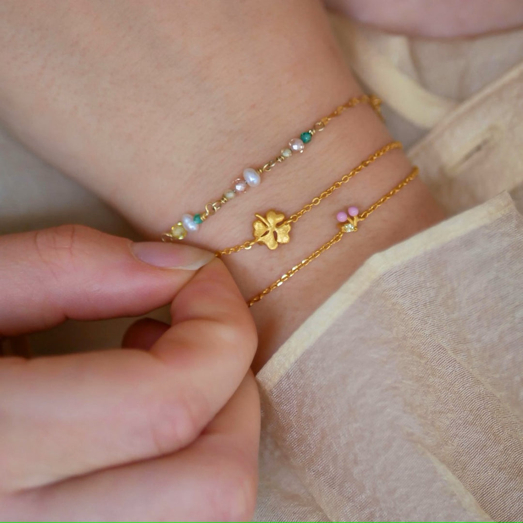 Enamel Copenhagen Organic Clover Gold Bracelet. Item code B89GM.