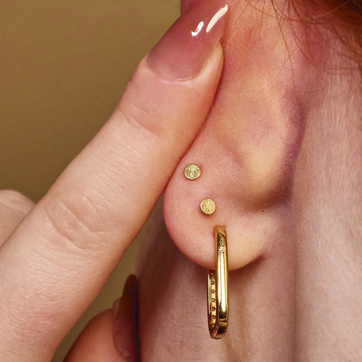 Scream Pretty Clear Stone Single Flat Back Earring - Gold