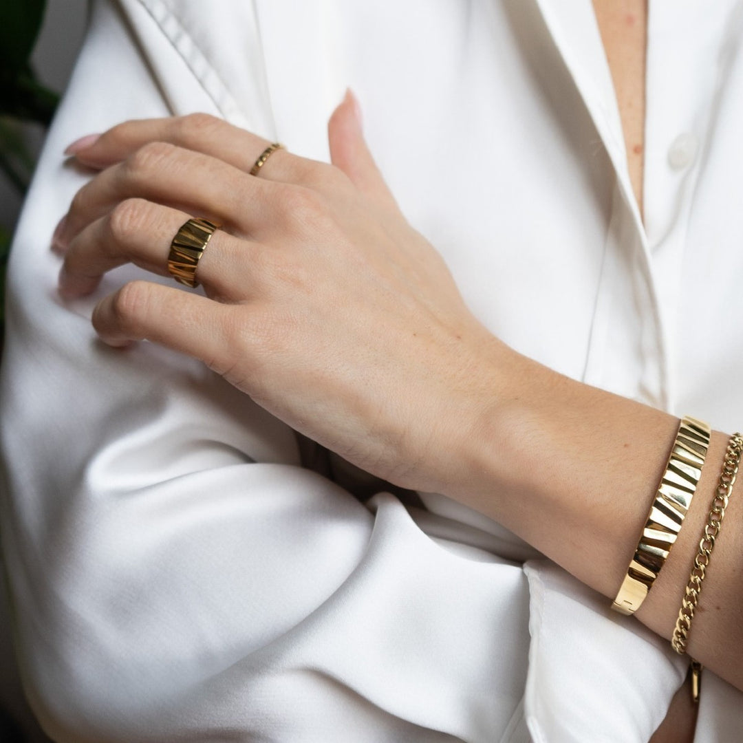 Coeur De Lion Classic Wave Bracelet - Gold - 014132160017