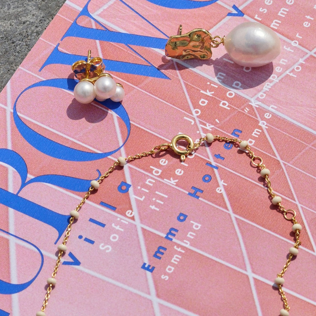 Enamel Copenhagen Lola Daisy Gold Bracelet. Item code B66G_2_daisy.