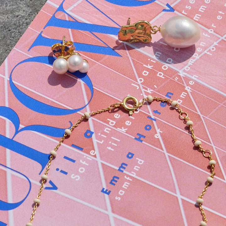 Enamel Copenhagen Lola Daisy Gold Bracelet. Item code B66G_2_daisy.