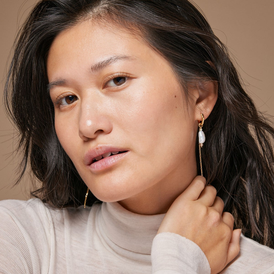 Enamel Copenhagen Adeline Pearl Gold Earrings. Item code E258GM.